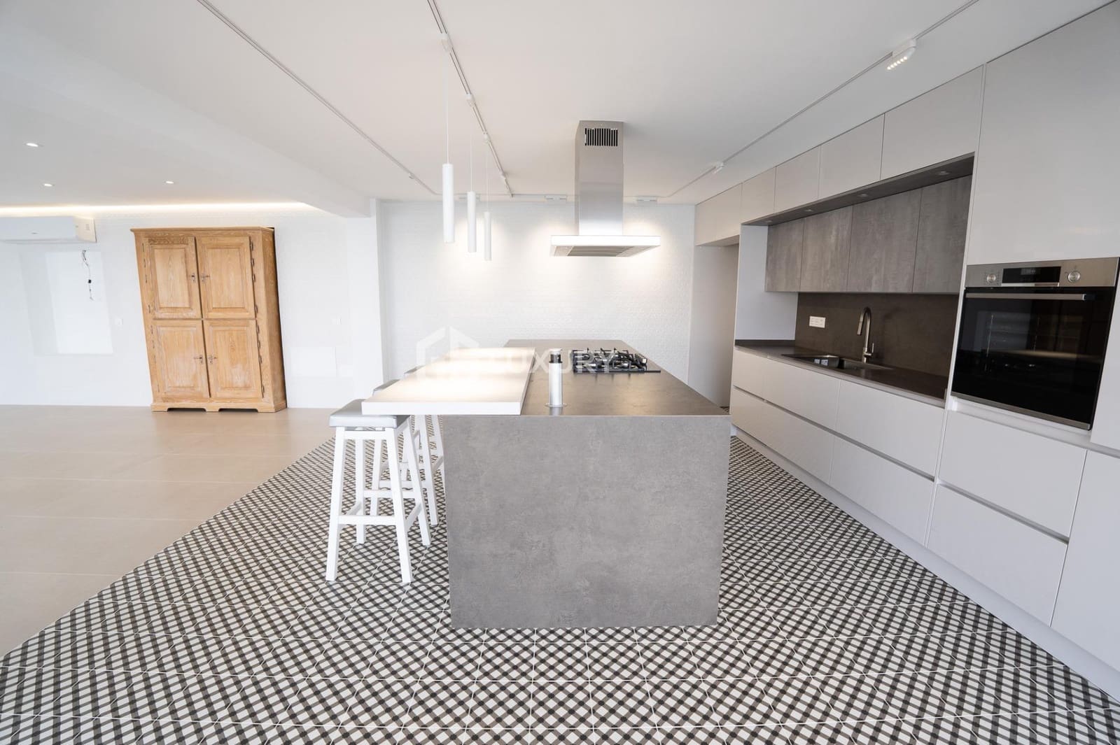 6 soveværelse Villa til salg i Puerto Santiago med swimmingpool garage - € 5.000.000 (Ref: 9171743)