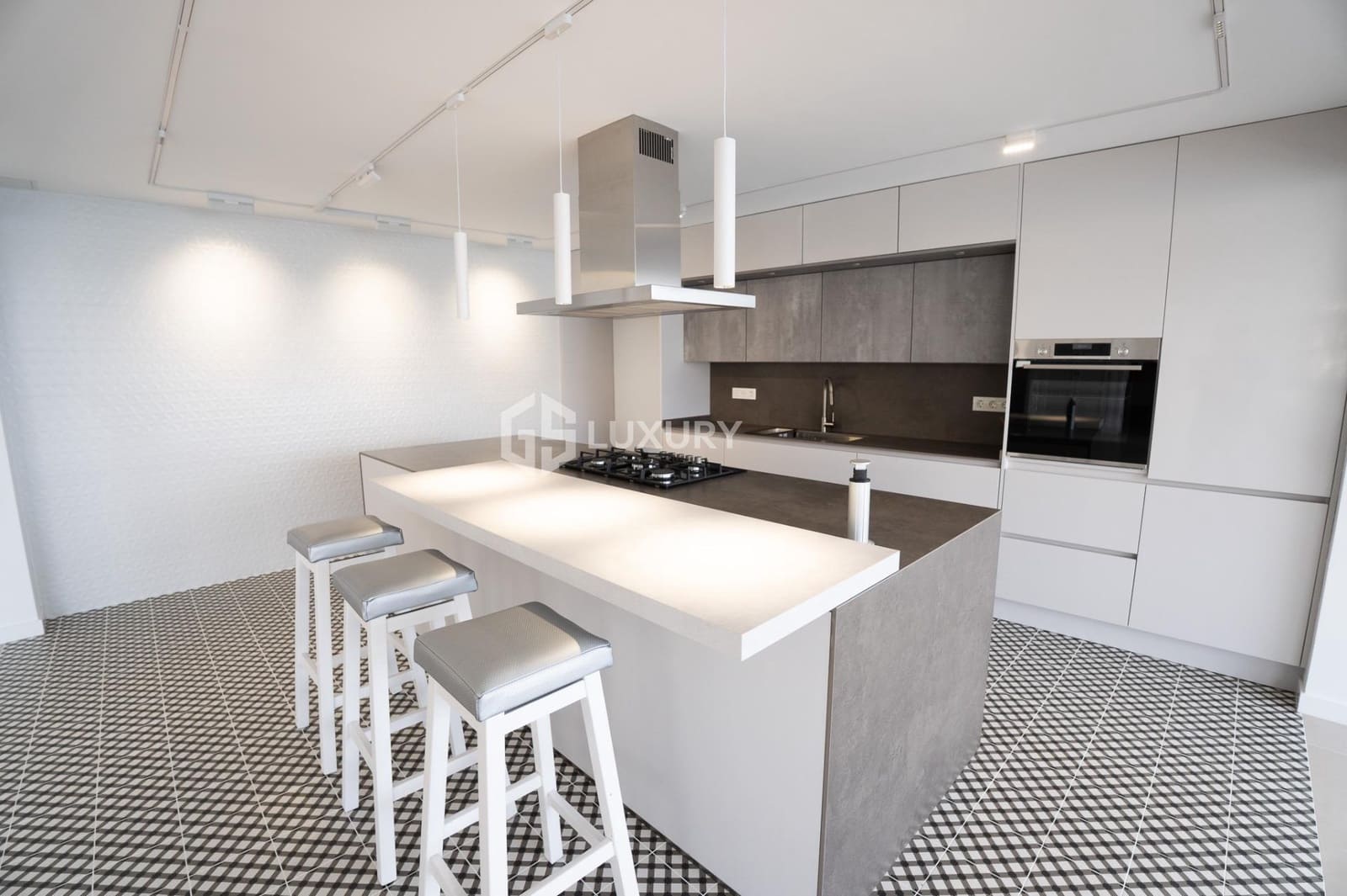 6 soveværelse Villa til salg i Puerto Santiago med swimmingpool garage - € 5.000.000 (Ref: 9171743)