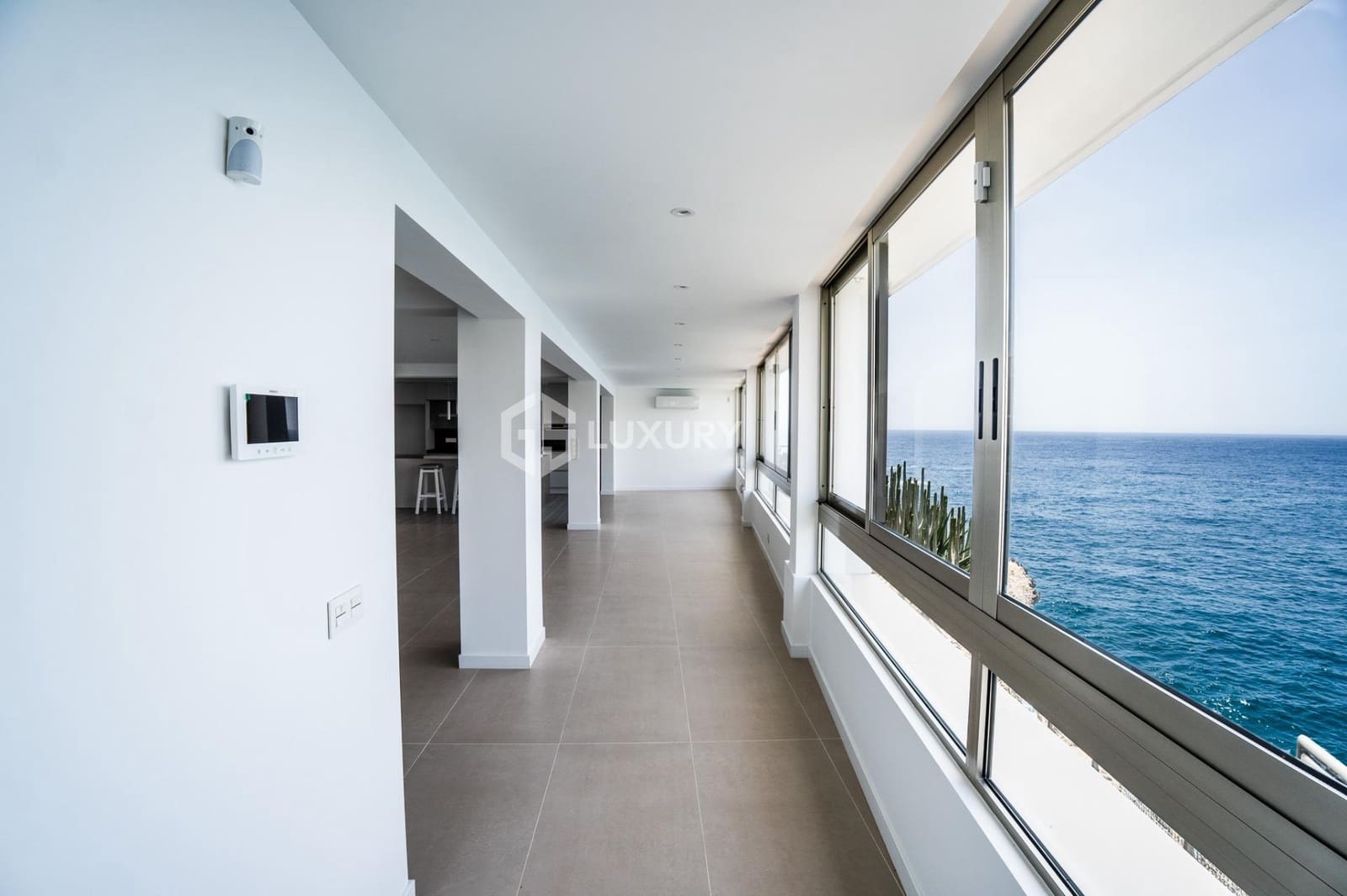 6 soveværelse Villa til salg i Puerto Santiago med swimmingpool garage - € 5.000.000 (Ref: 9171743)