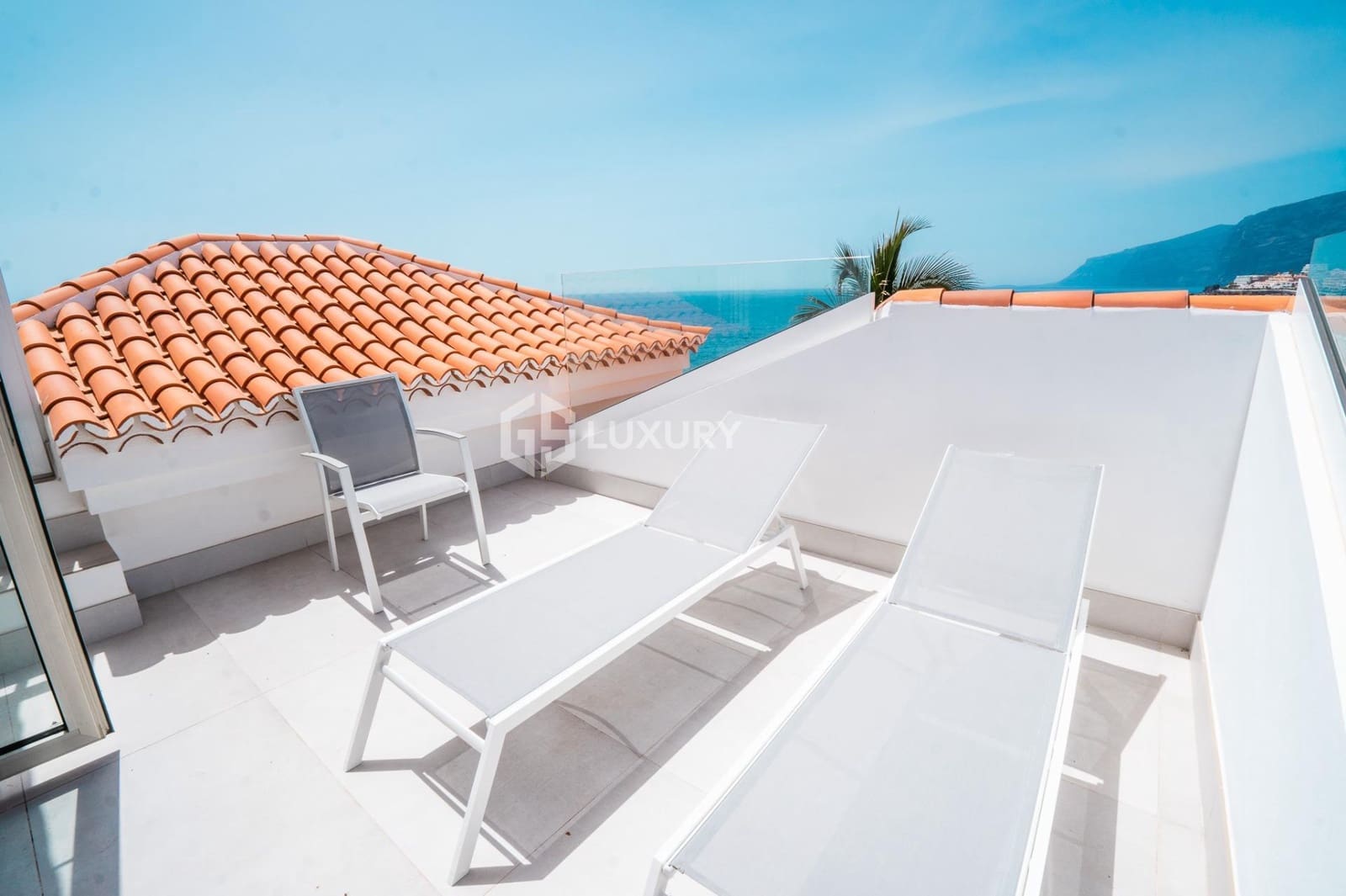 6 soveværelse Villa til salg i Puerto Santiago med swimmingpool garage - € 5.000.000 (Ref: 9171743)