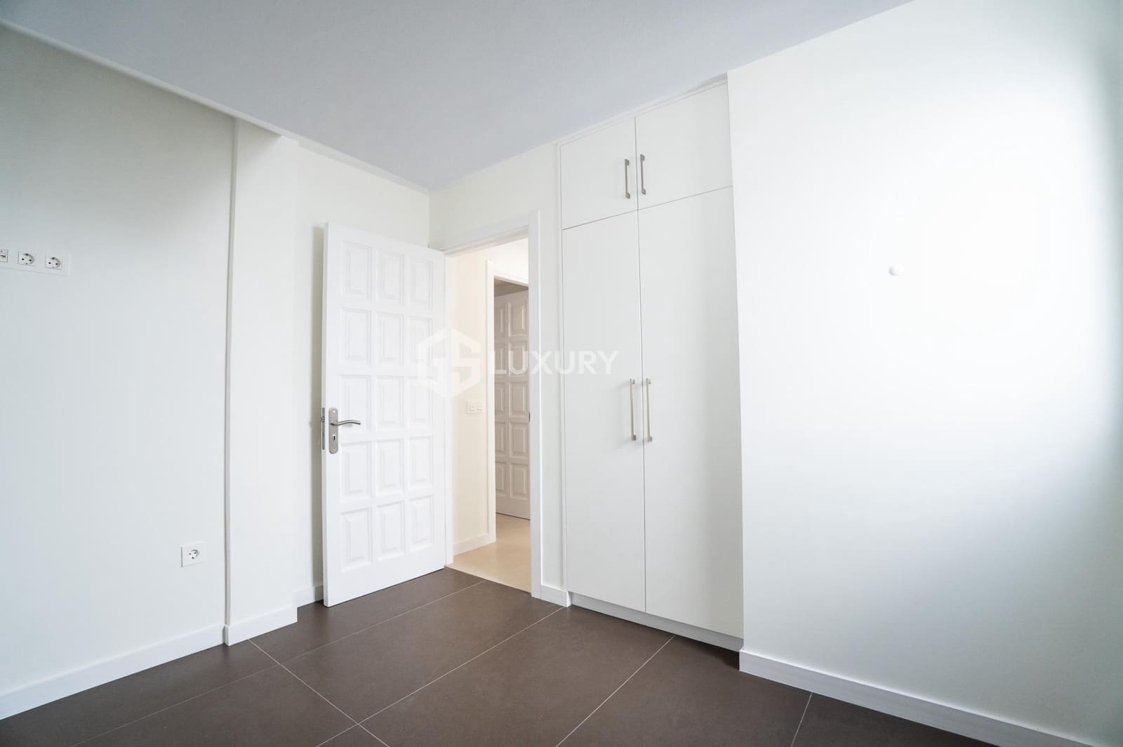 6 soveværelse Villa til salg i Puerto Santiago med swimmingpool garage - € 5.000.000 (Ref: 9171743)