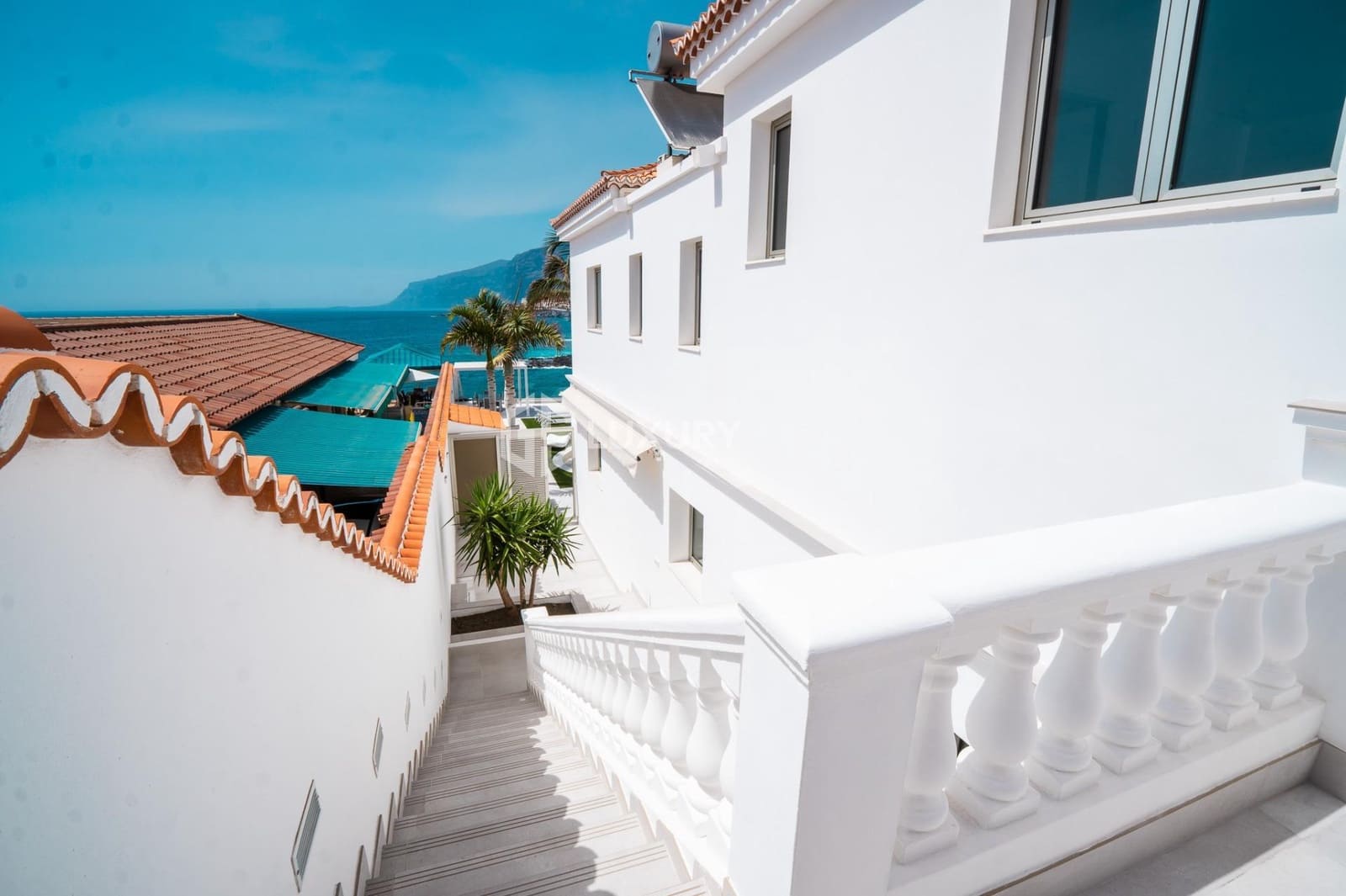 6 soveværelse Villa til salg i Puerto Santiago med swimmingpool garage - € 5.000.000 (Ref: 9171743)