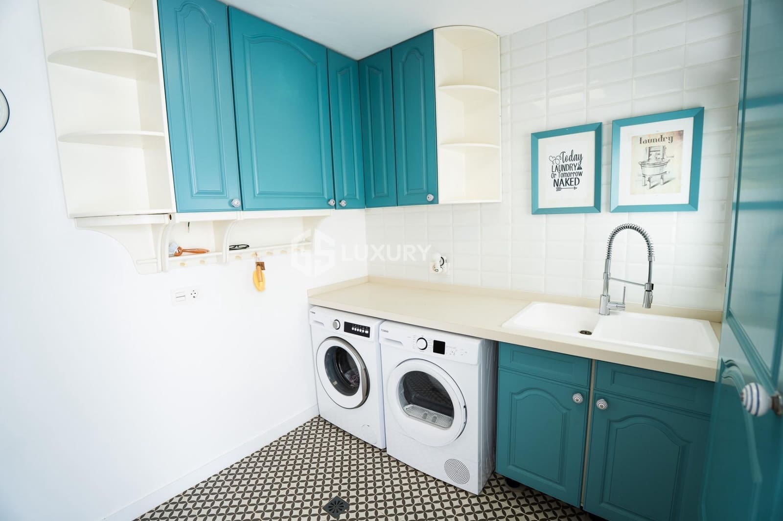 6 soveværelse Villa til salg i Puerto Santiago med swimmingpool garage - € 5.000.000 (Ref: 9171743)