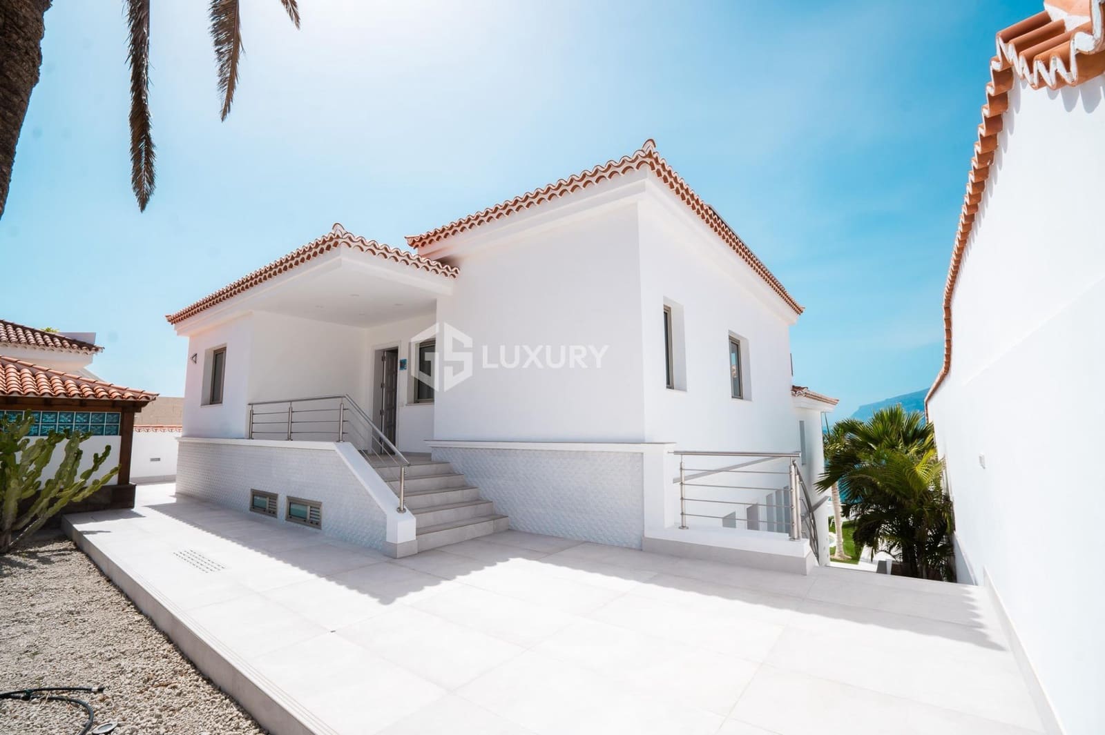 6 soveværelse Villa til salg i Puerto Santiago med swimmingpool garage - € 5.000.000 (Ref: 9171743)