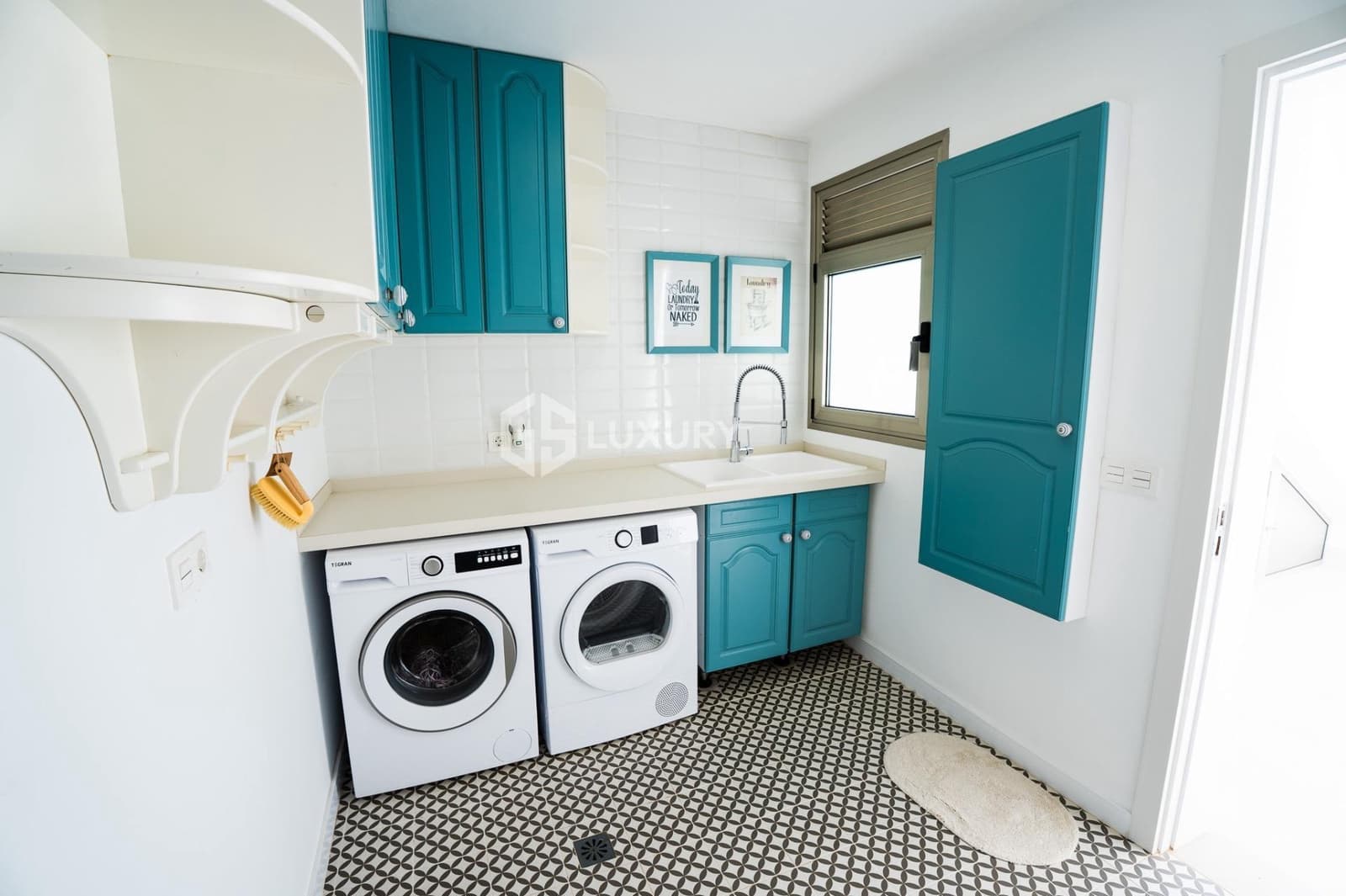 6 soveværelse Villa til salg i Puerto Santiago med swimmingpool garage - € 5.000.000 (Ref: 9171743)