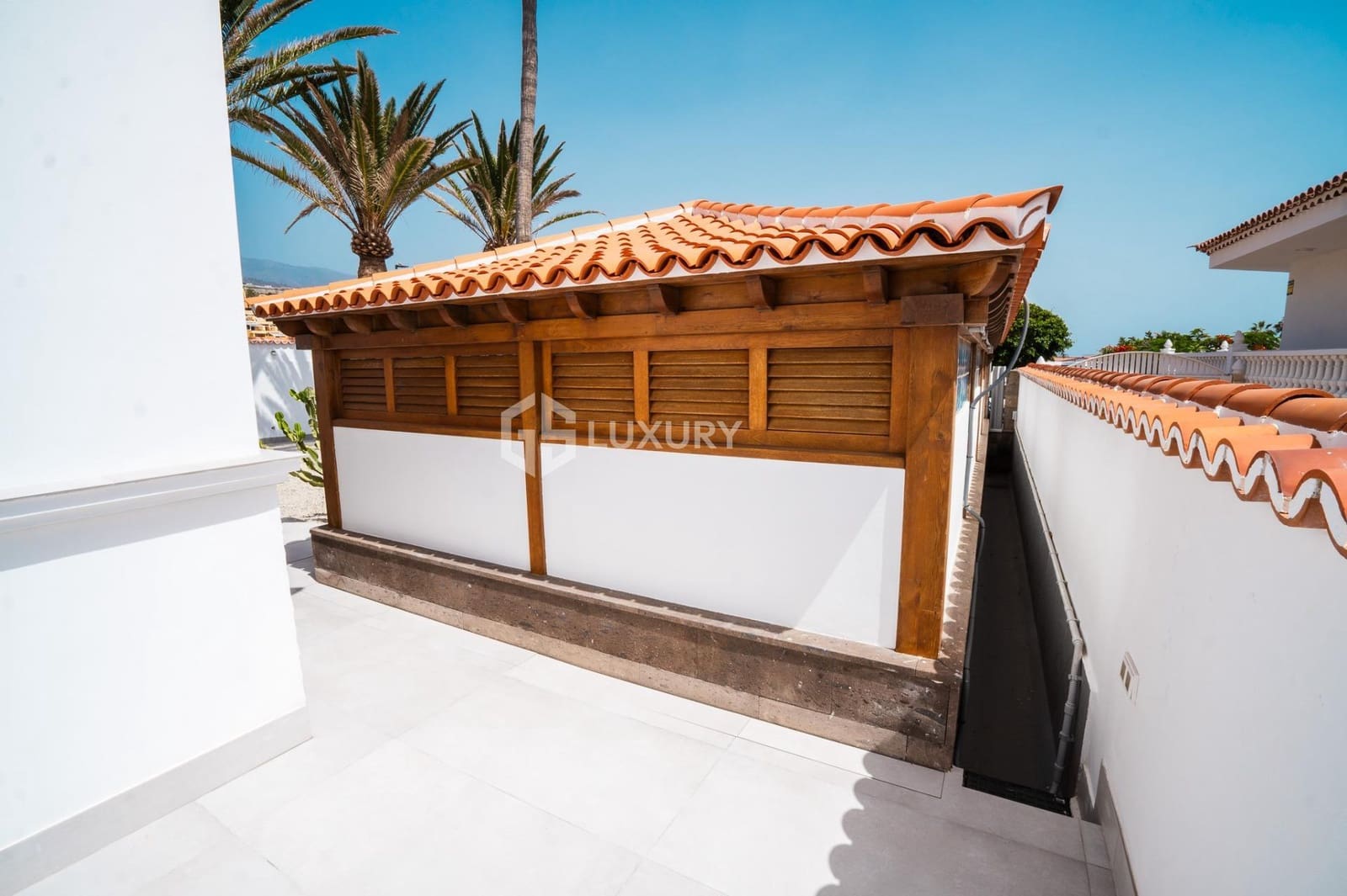 6 soveværelse Villa til salg i Puerto Santiago med swimmingpool garage - € 5.000.000 (Ref: 9171743)