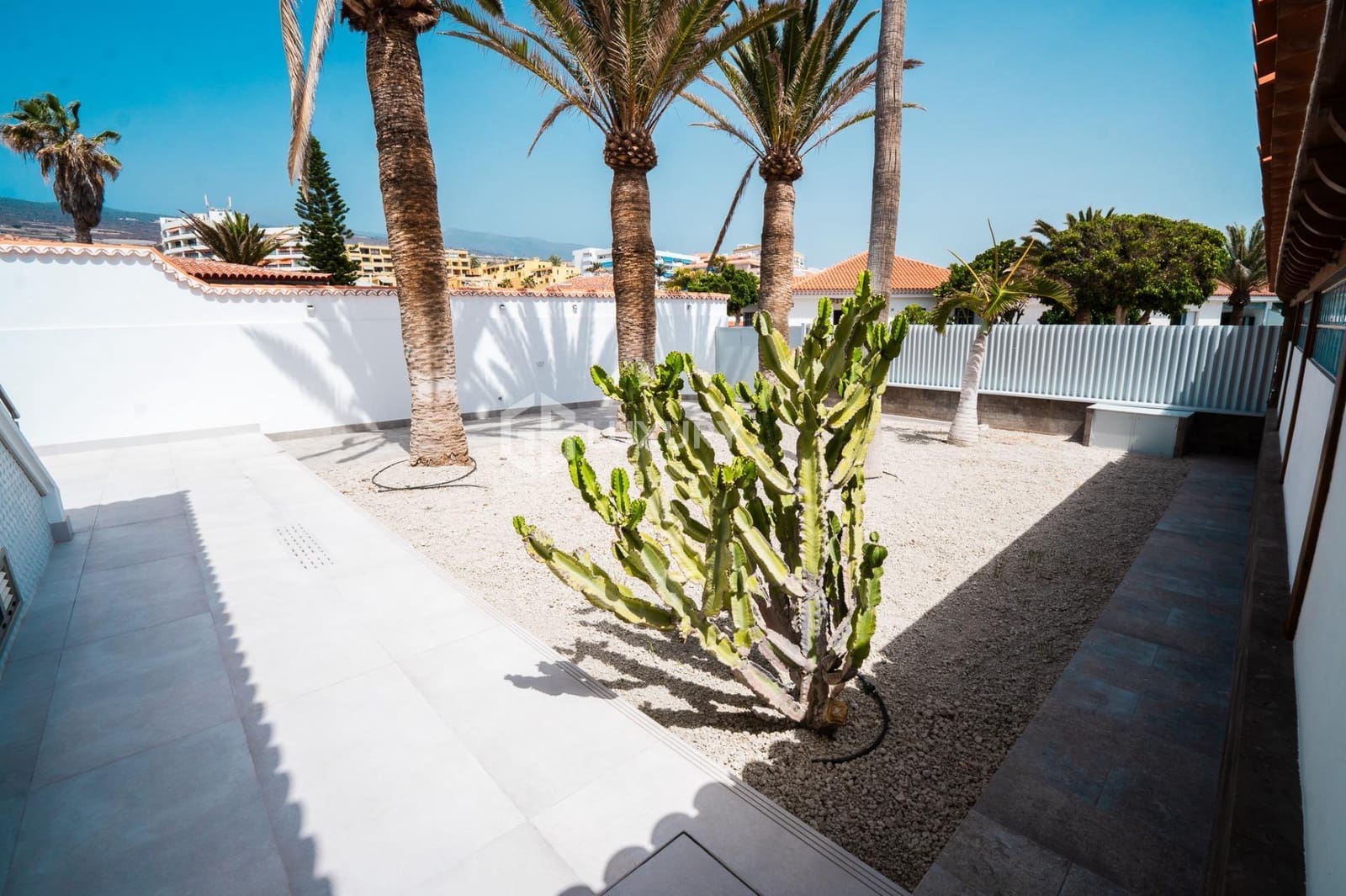 6 soveværelse Villa til salg i Puerto Santiago med swimmingpool garage - € 5.000.000 (Ref: 9171743)