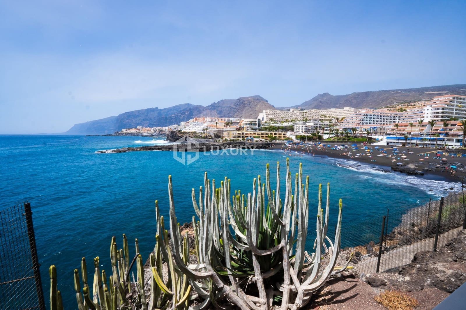 6 soveværelse Villa til salg i Puerto Santiago med swimmingpool garage - € 5.000.000 (Ref: 9171743)