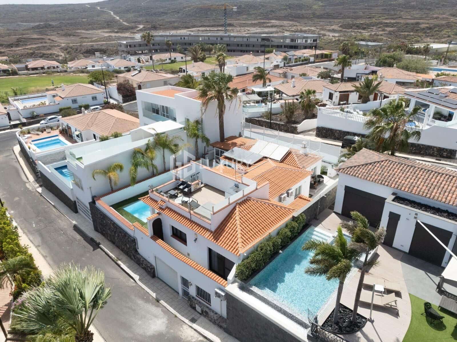 4 slaapkamer Villa te koop in San Miguel de Abona met zwembad garage - € 1.100.000 (Ref: 9174905)