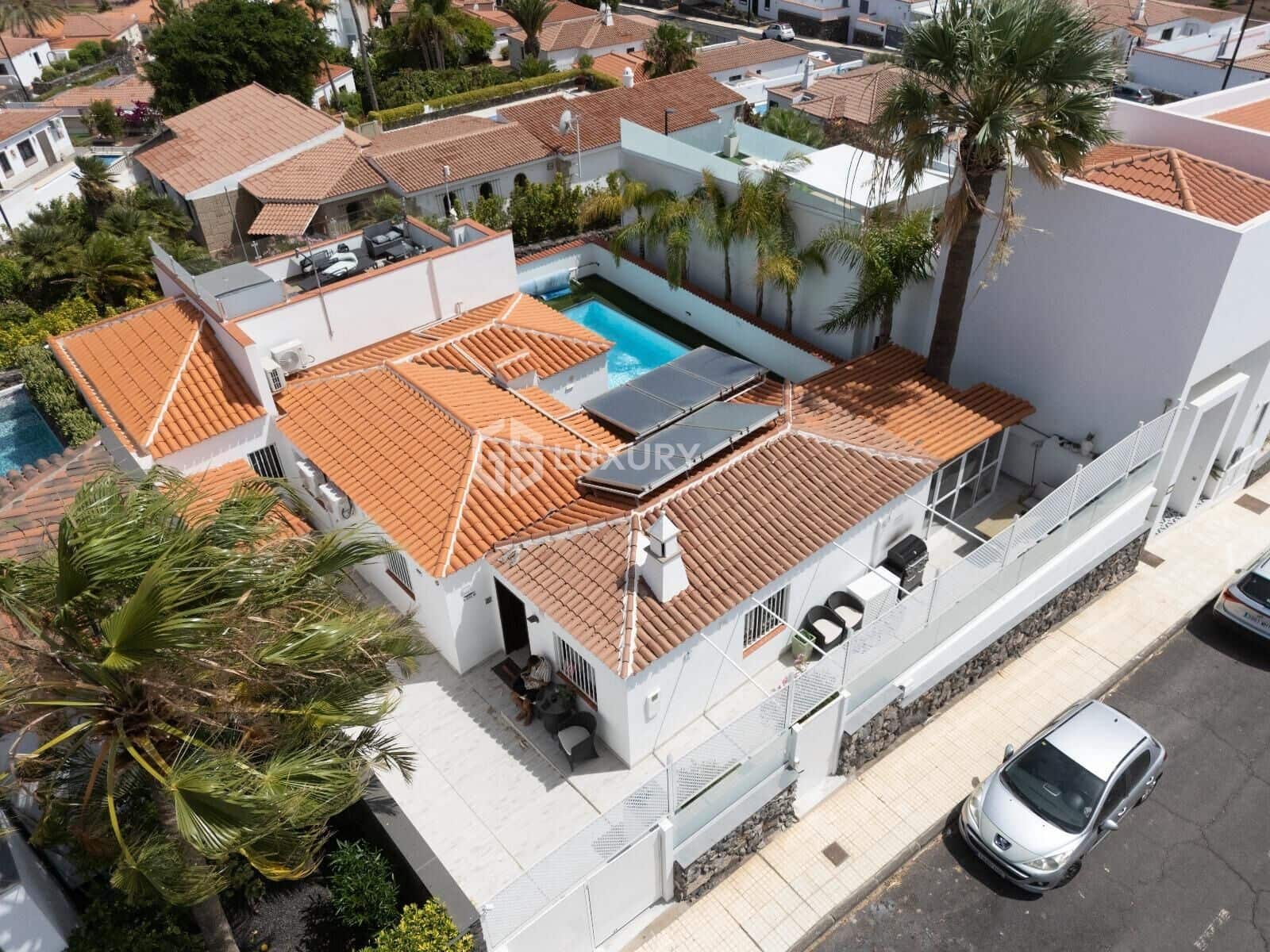 4 slaapkamer Villa te koop in San Miguel de Abona met zwembad garage - € 1.100.000 (Ref: 9174905)