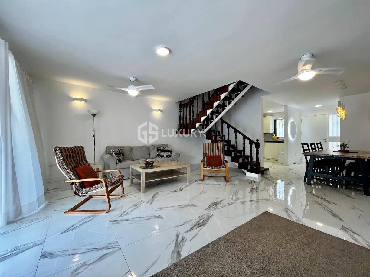 3 soverom Rekkehus til salgs i Arona med svømmebasseng garasje - € 720 000 (Ref: 9177347)