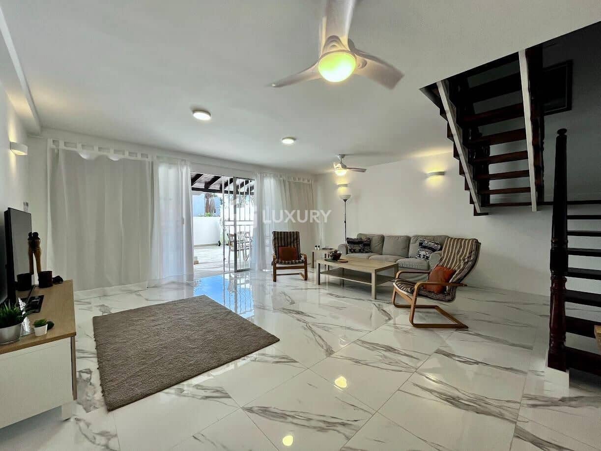 3 soverom Rekkehus til salgs i Arona med svømmebasseng garasje - € 720 000 (Ref: 9177347)