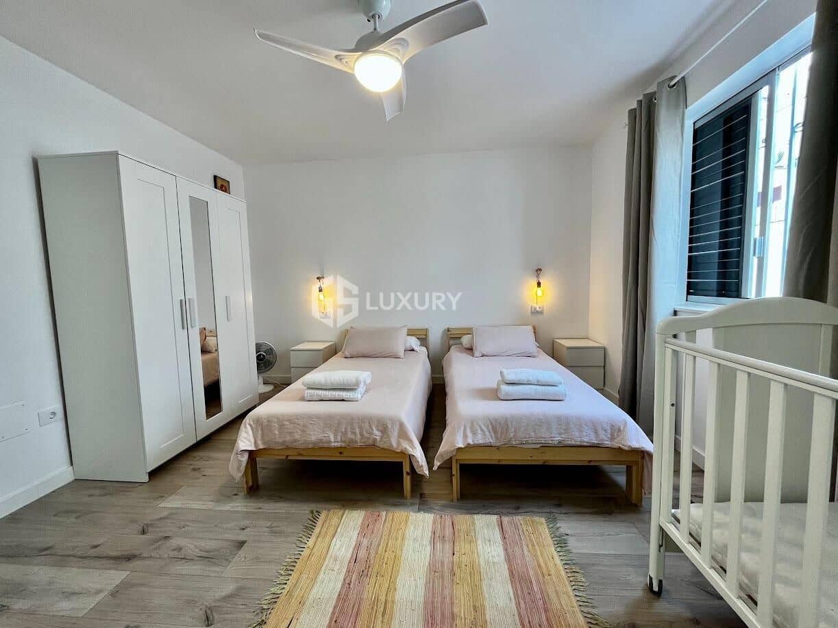 3 soverom Rekkehus til salgs i Arona med svømmebasseng garasje - € 720 000 (Ref: 9177347)