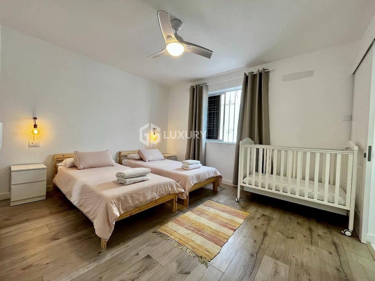 3 soverom Rekkehus til salgs i Arona med svømmebasseng garasje - € 720 000 (Ref: 9177347)