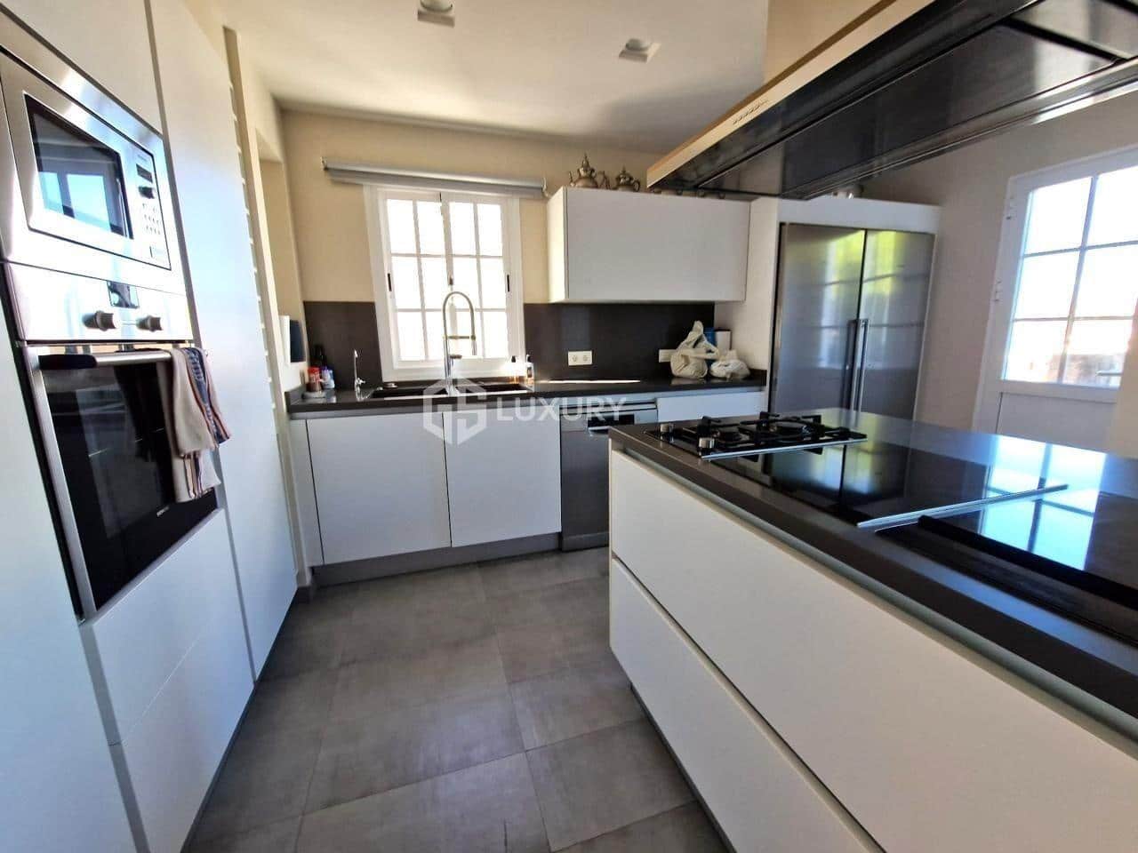 4 soveværelse Villa til salg i El Madronal med swimmingpool garage - € 1.499.000 (Ref: 9188658)