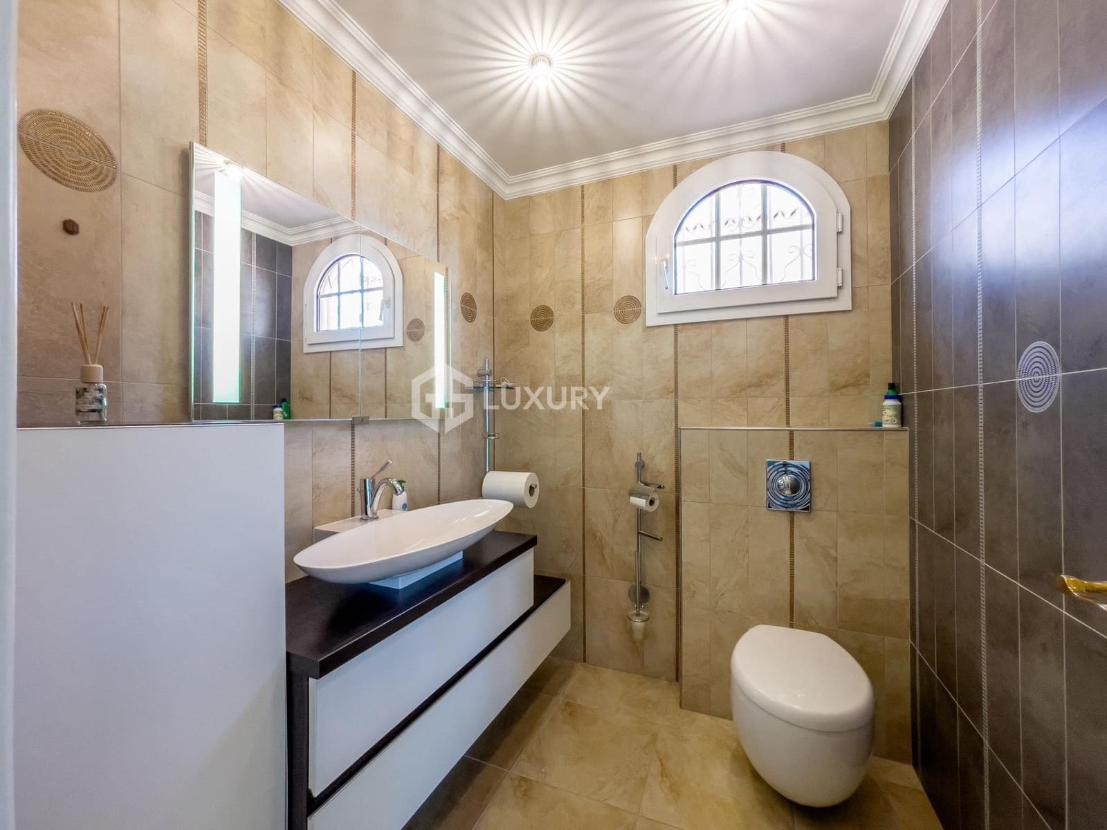 3 soveværelse Villa til salg i Playa del Duque med swimmingpool garage - € 2.950.000 (Ref: 9188659)