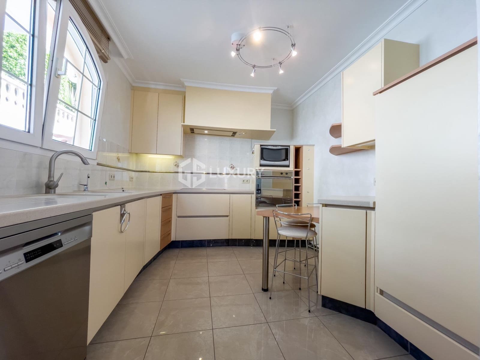 3 soveværelse Villa til salg i Playa del Duque med swimmingpool garage - € 2.950.000 (Ref: 9188659)