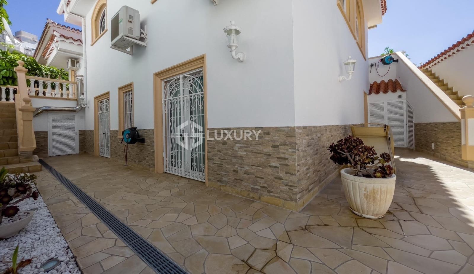 3 soveværelse Villa til salg i Playa del Duque med swimmingpool garage - € 2.950.000 (Ref: 9188659)