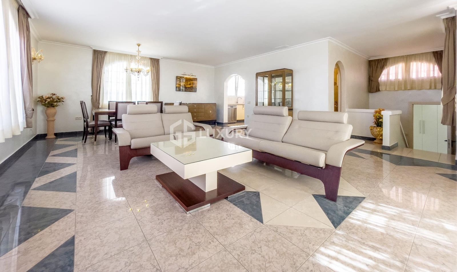 3 soveværelse Villa til salg i Playa del Duque med swimmingpool garage - € 2.950.000 (Ref: 9188659)