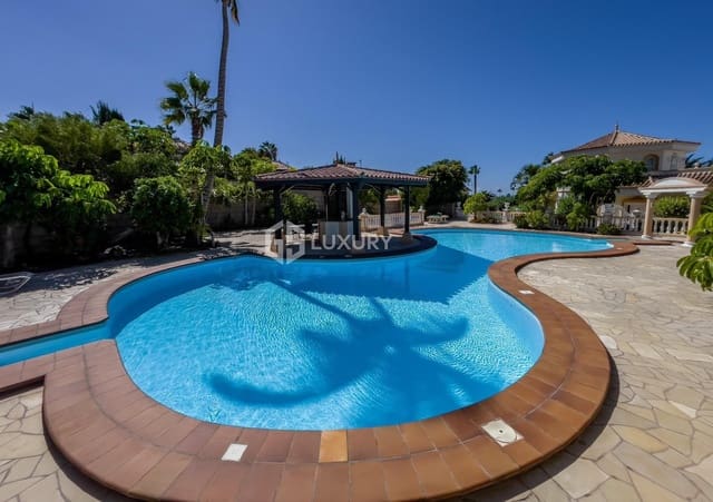 3 soveværelse Villa til salg i Playa del Duque, Adeje med swimmingpool garage - € 2.950.000 (Ref: 9188659)