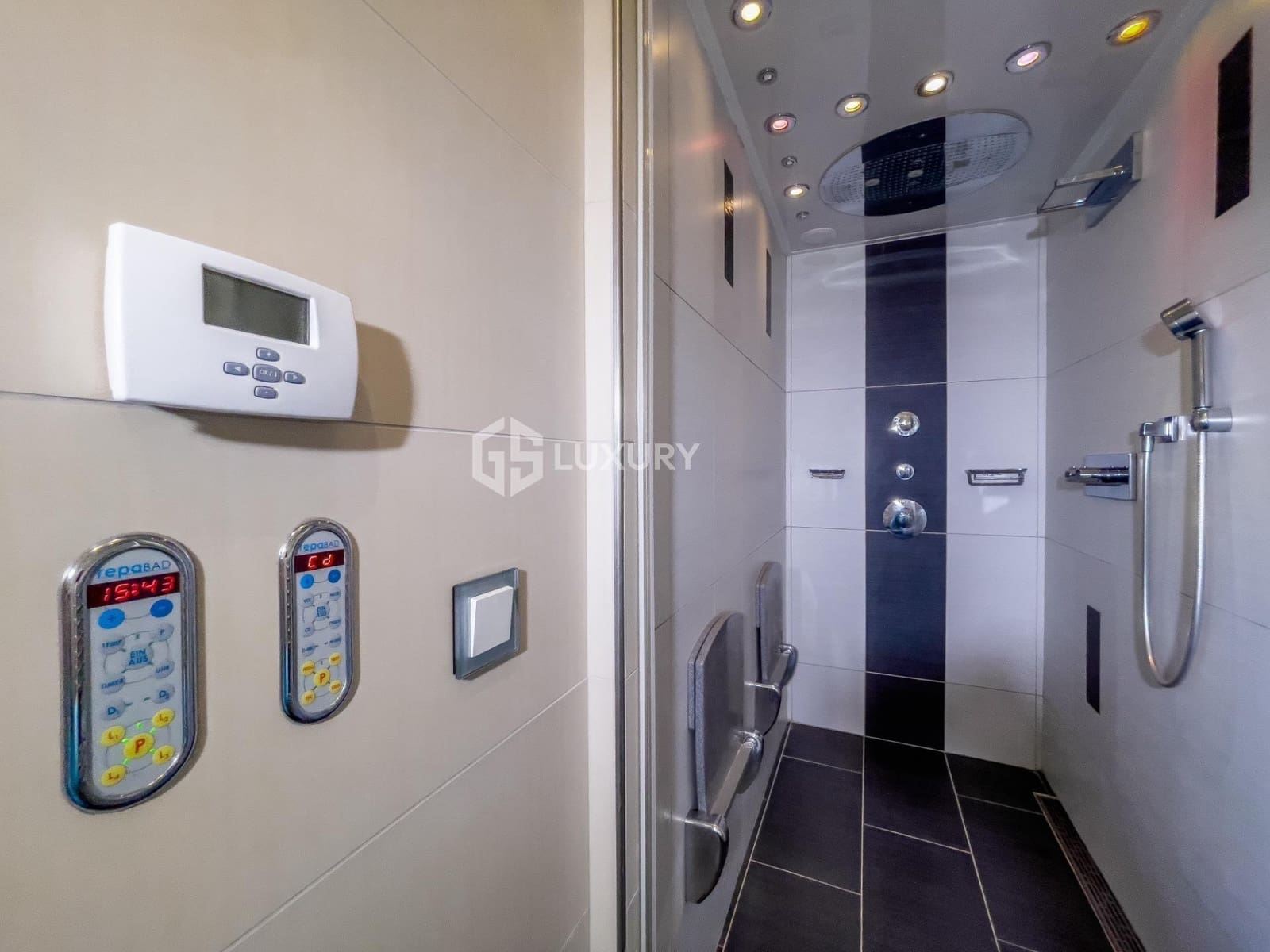 3 soveværelse Villa til salg i Playa del Duque med swimmingpool garage - € 2.950.000 (Ref: 9188659)