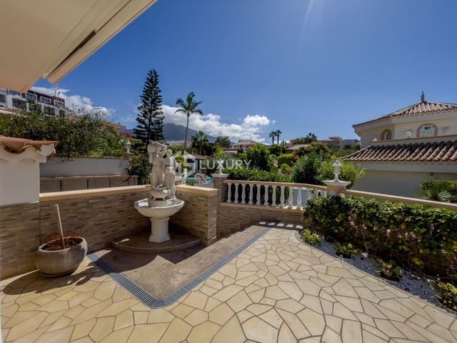 3 soveværelse Villa til salg i Playa del Duque, Adeje med swimmingpool garage - € 2.950.000 (Ref: 9188659)