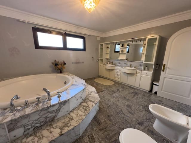 7 soverom Villa til salgs i La Orotava med svømmebasseng garasje - € 1 490 000 (Ref: 9188660)