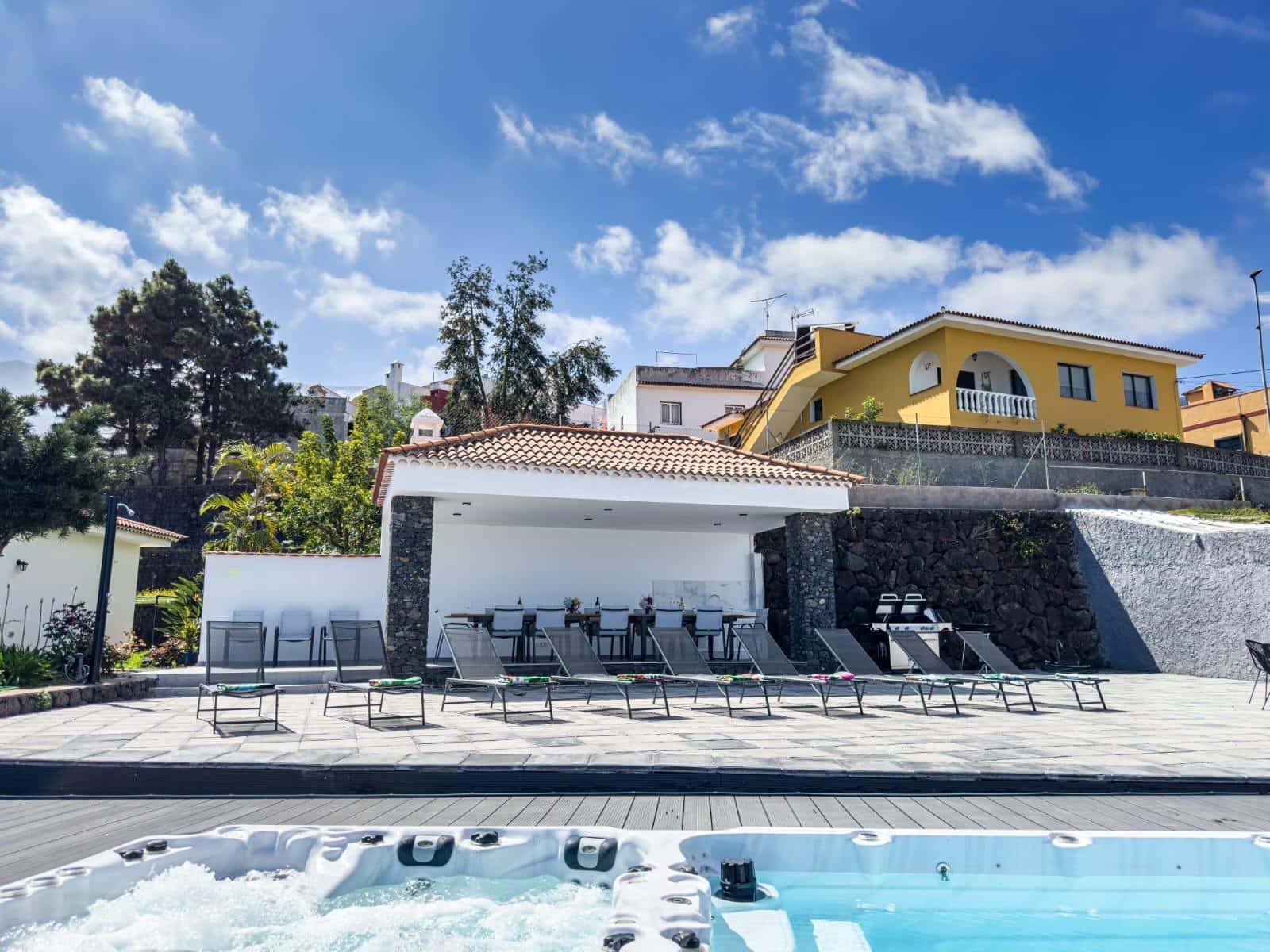 7 soverom Villa til salgs i La Orotava med svømmebasseng garasje - € 1 490 000 (Ref: 9188660)