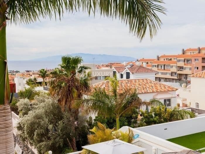 4 chambre Villa/Maison à vendre à Costa Adeje avec piscine garage - 2 150 000 € (Ref: 9193982)