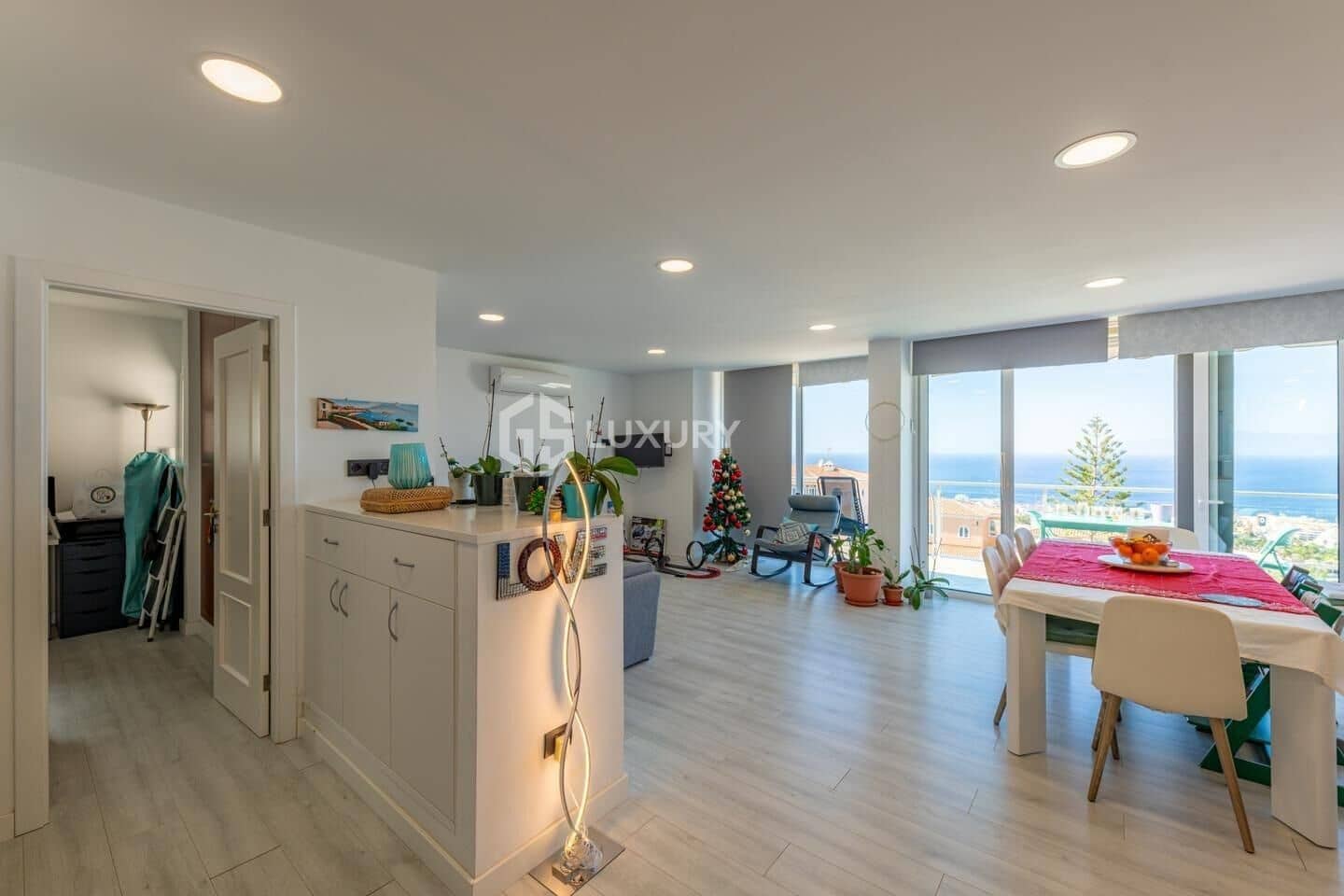 5 quarto Moradia para venda em Costa Adeje com piscina garagem - 1 299 000 € (Ref: 9193984)