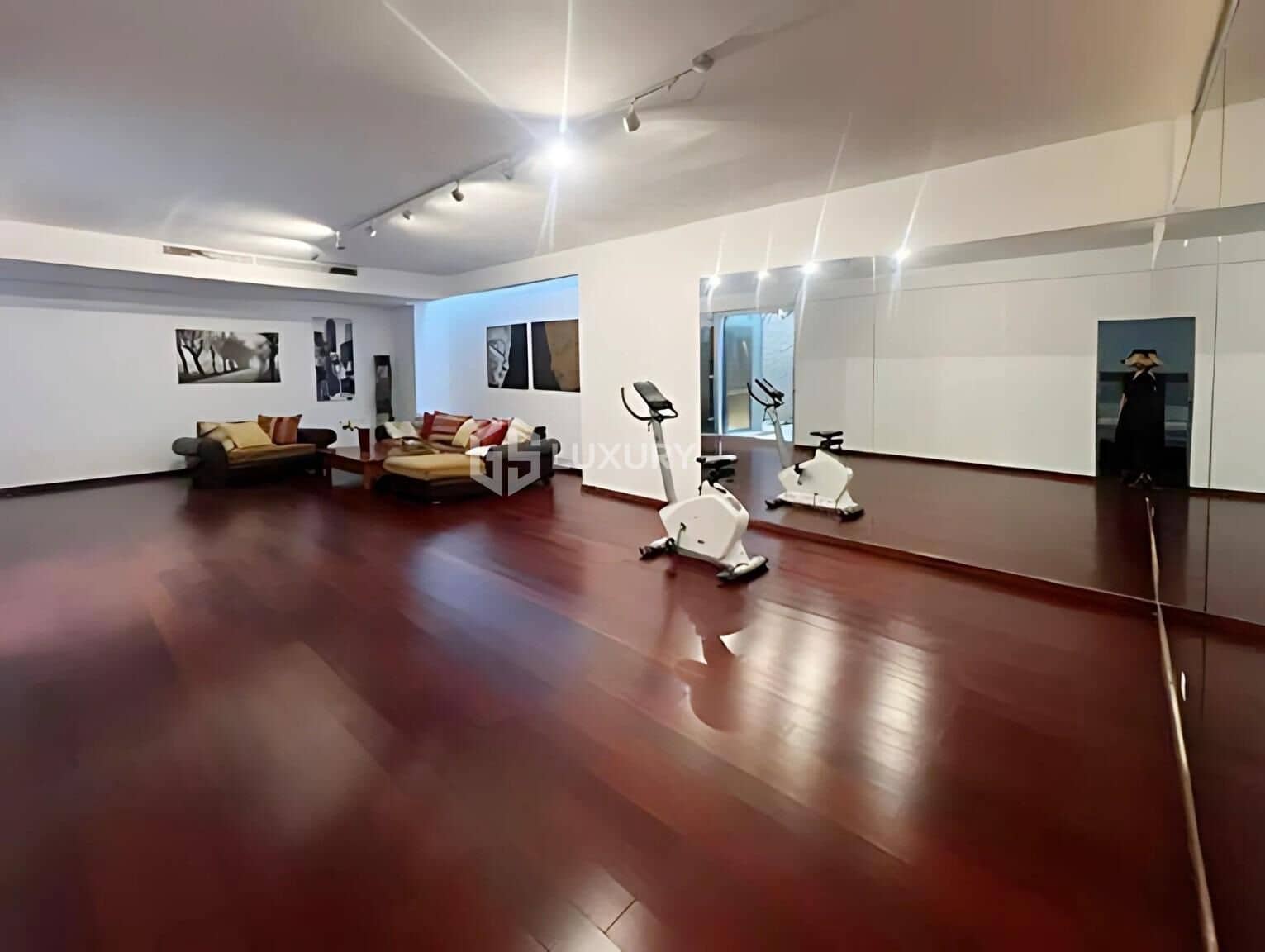 5 bedroom Villa for sale in Playa del Duque with pool garage - € 2,930,000 (Ref: 9199401)