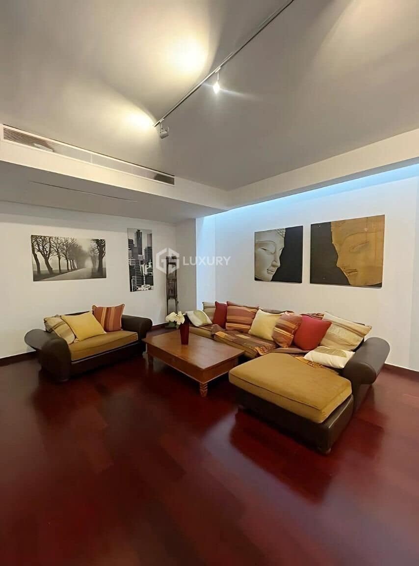 5 bedroom Villa for sale in Playa del Duque with pool garage - € 2,930,000 (Ref: 9199401)