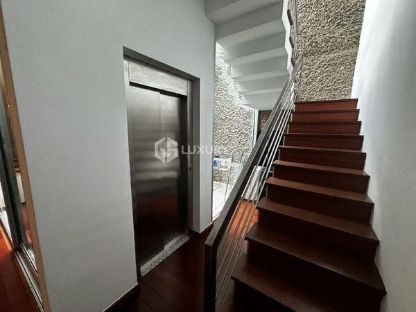 5 bedroom Villa for sale in Playa del Duque with pool garage - € 2,930,000 (Ref: 9199401)