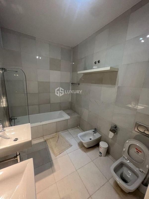 5 bedroom Villa for sale in Playa del Duque with pool garage - € 2,930,000 (Ref: 9199401)