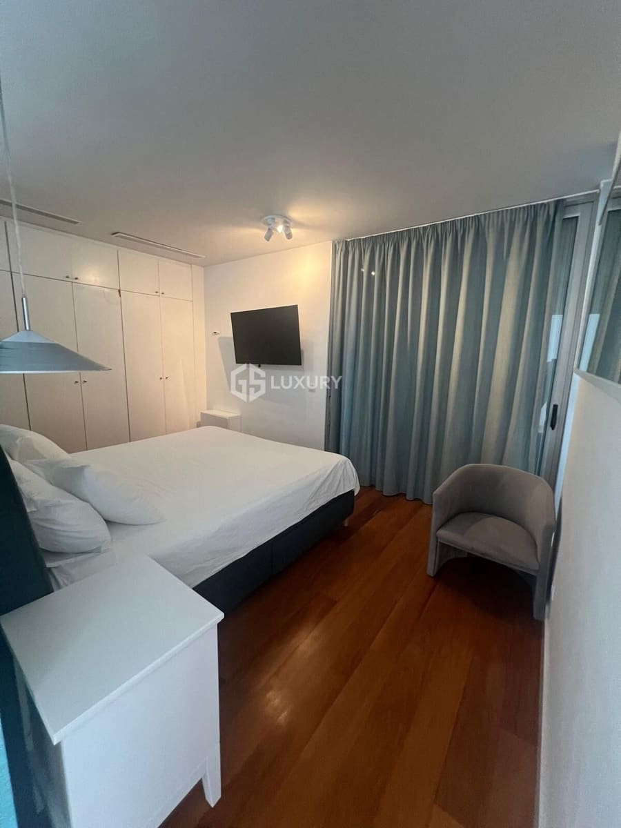 5 bedroom Villa for sale in Playa del Duque with pool garage - € 2,930,000 (Ref: 9199401)