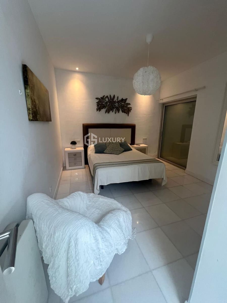 5 bedroom Villa for sale in Playa del Duque with pool garage - € 2,930,000 (Ref: 9199401)