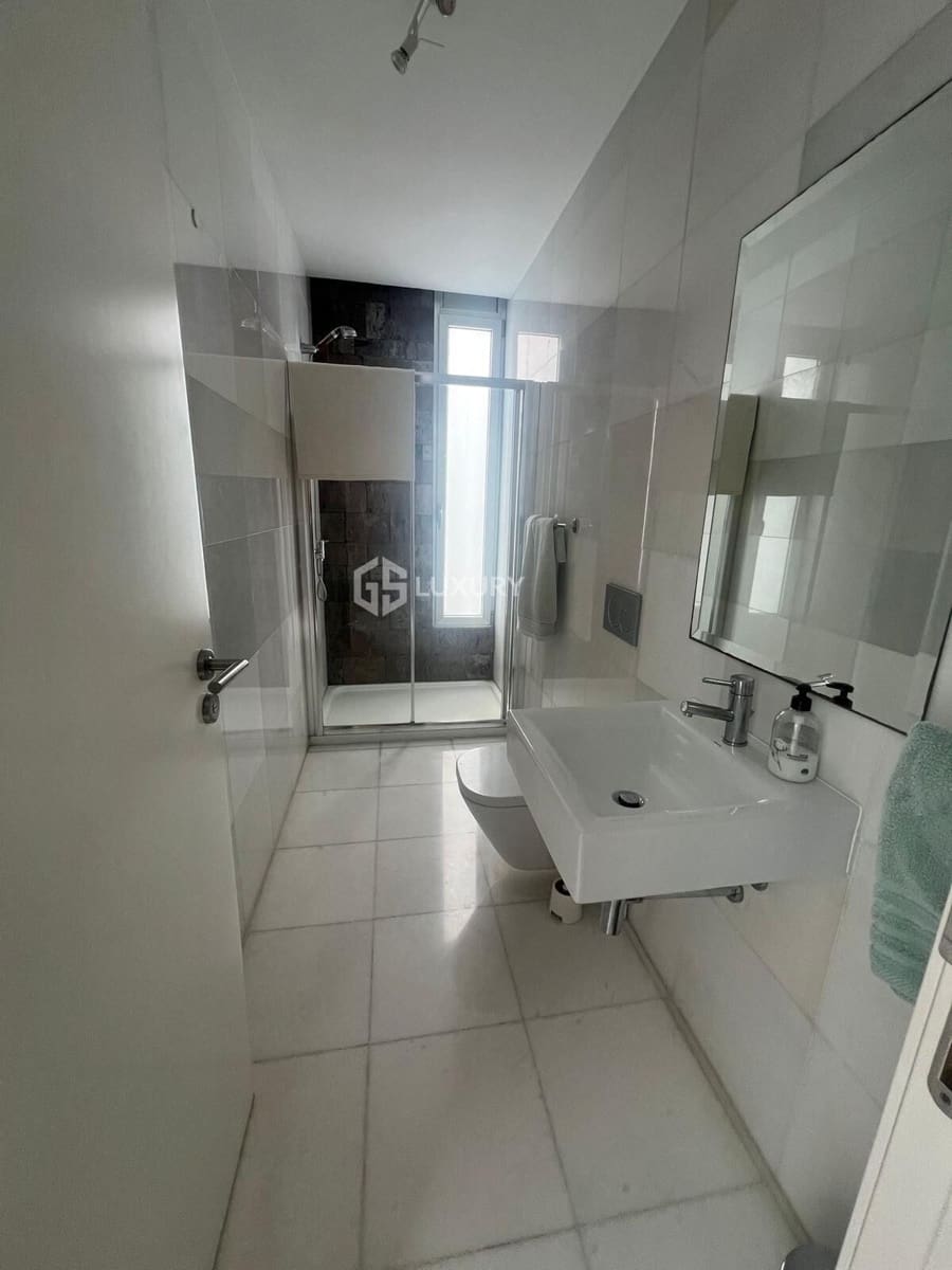 5 bedroom Villa for sale in Playa del Duque with pool garage - € 2,930,000 (Ref: 9199401)