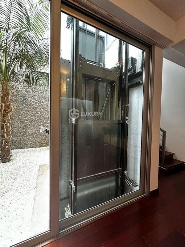 5 bedroom Villa for sale in Playa del Duque with pool garage - € 2,930,000 (Ref: 9199401)