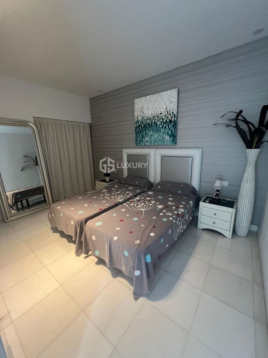 5 bedroom Villa for sale in Playa del Duque with pool garage - € 2,930,000 (Ref: 9199401)