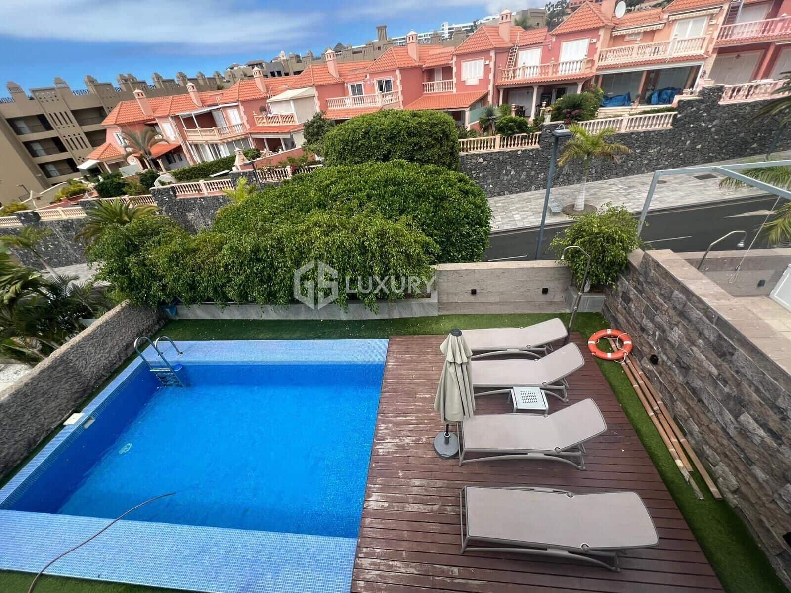 5 bedroom Villa for sale in Playa del Duque with pool garage - € 2,930,000 (Ref: 9199401)