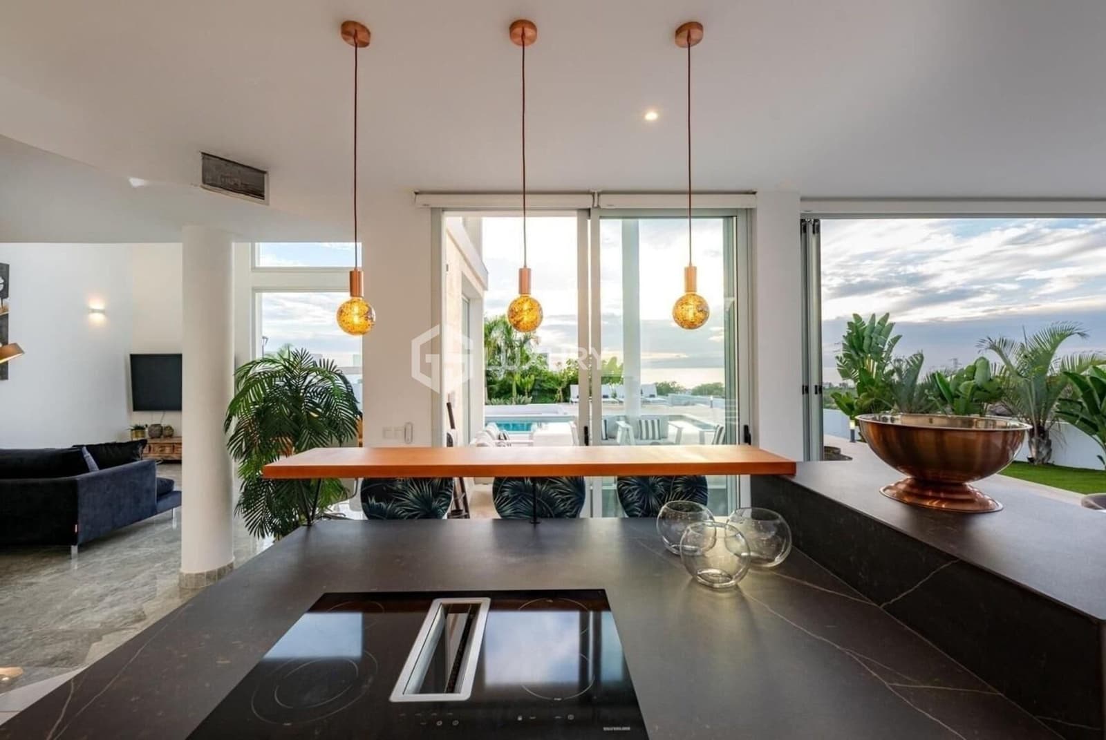 4 soveværelse Villa til salg i Playa Paraiso med swimmingpool garage - € 2.490.000 (Ref: 9204791)