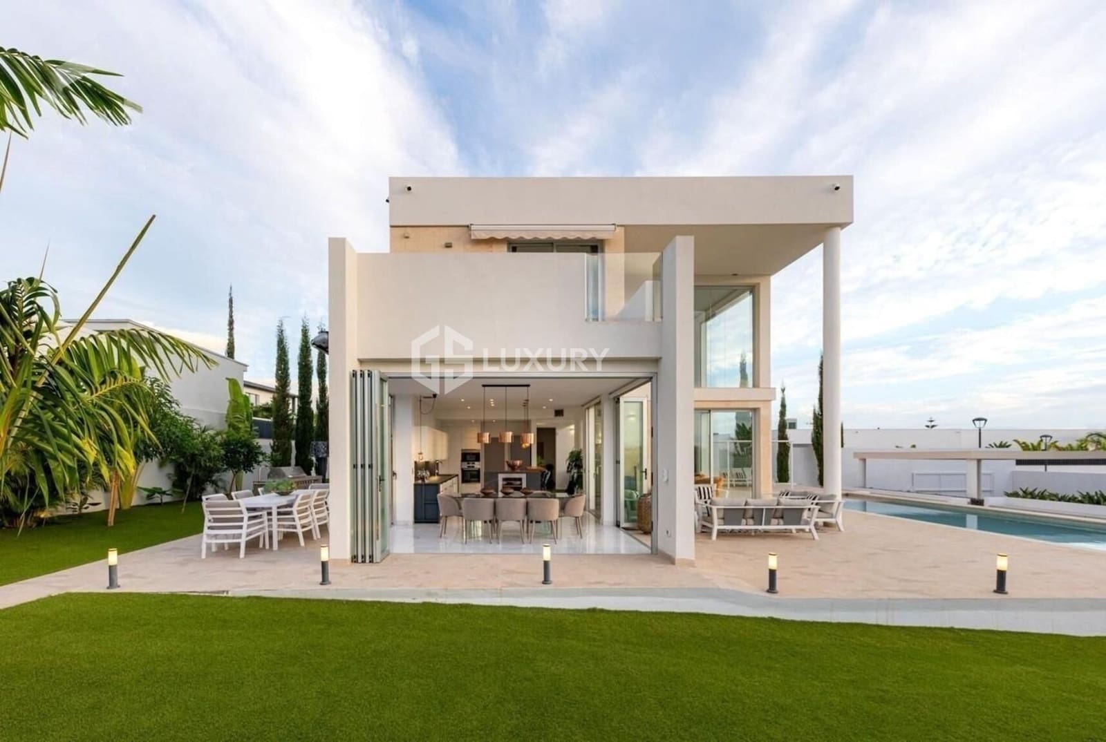 4 soveværelse Villa til salg i Playa Paraiso med swimmingpool garage - € 2.490.000 (Ref: 9204791)