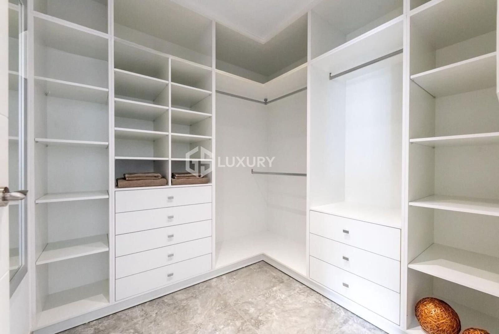 4 soveværelse Villa til salg i Playa Paraiso med swimmingpool garage - € 2.490.000 (Ref: 9204791)