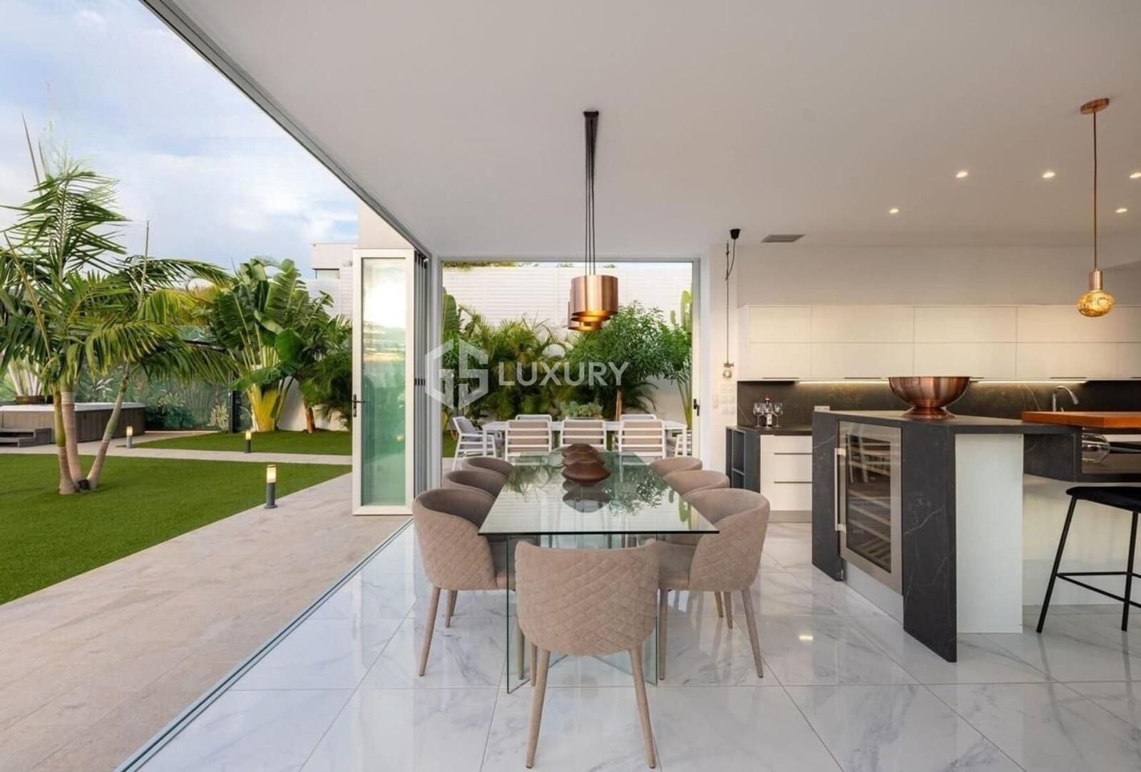 4 soveværelse Villa til salg i Playa Paraiso med swimmingpool garage - € 2.490.000 (Ref: 9204791)