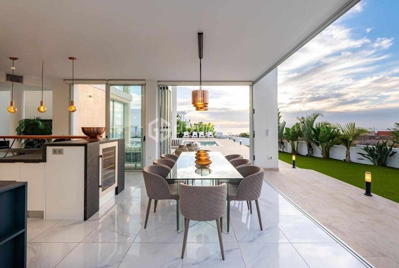 4 soveværelse Villa til salg i Playa Paraiso med swimmingpool garage - € 2.490.000 (Ref: 9204791)