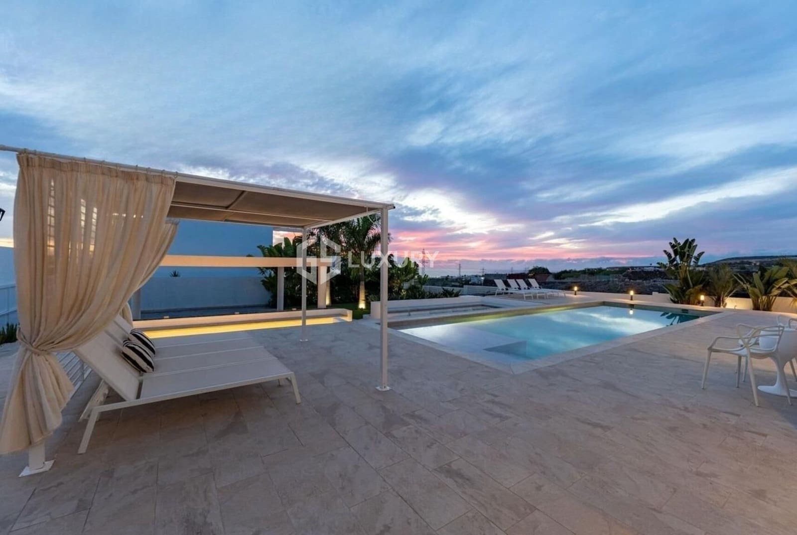 4 soveværelse Villa til salg i Playa Paraiso med swimmingpool garage - € 2.490.000 (Ref: 9204791)