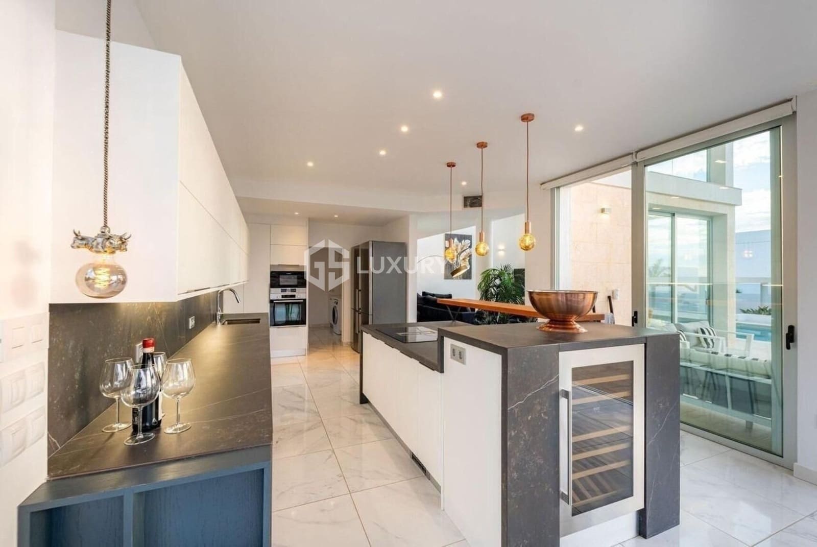 4 soveværelse Villa til salg i Playa Paraiso med swimmingpool garage - € 2.490.000 (Ref: 9204791)