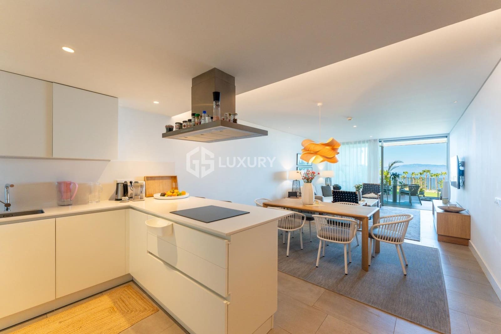 2 soverom Leilighet til salgs i Guia de Isora med svømmebasseng garasje - € 1 250 000 (Ref: 9206699)