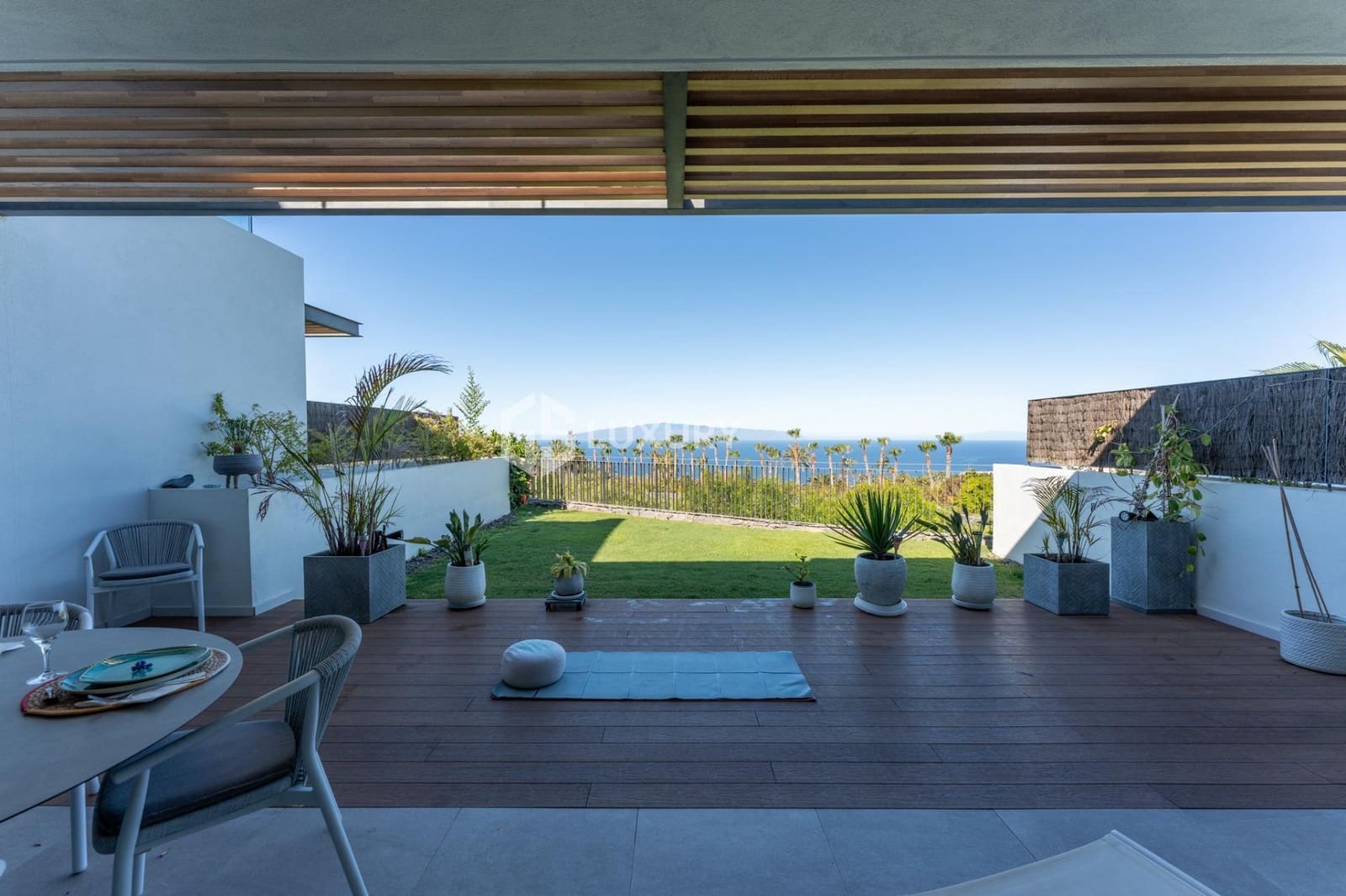 2 slaapkamer Flat te koop in Guia de Isora met zwembad garage - € 1.250.000 (Ref: 9206699)