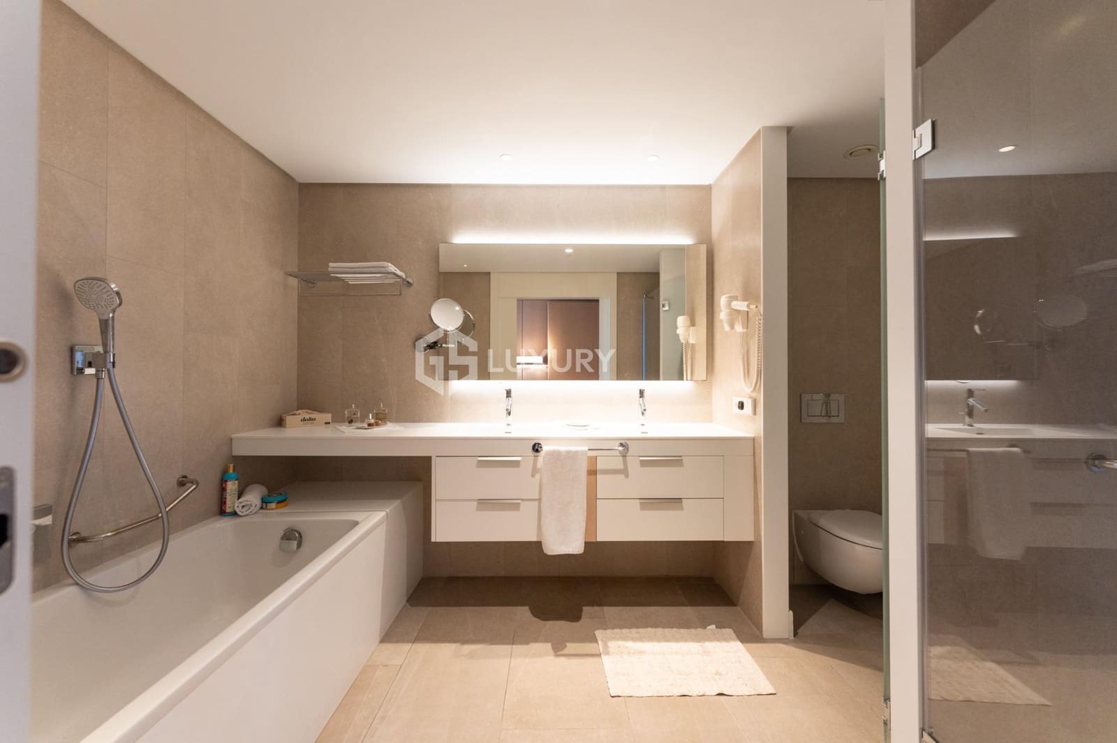 2 slaapkamer Flat te koop in Guia de Isora met zwembad garage - € 1.250.000 (Ref: 9206699)